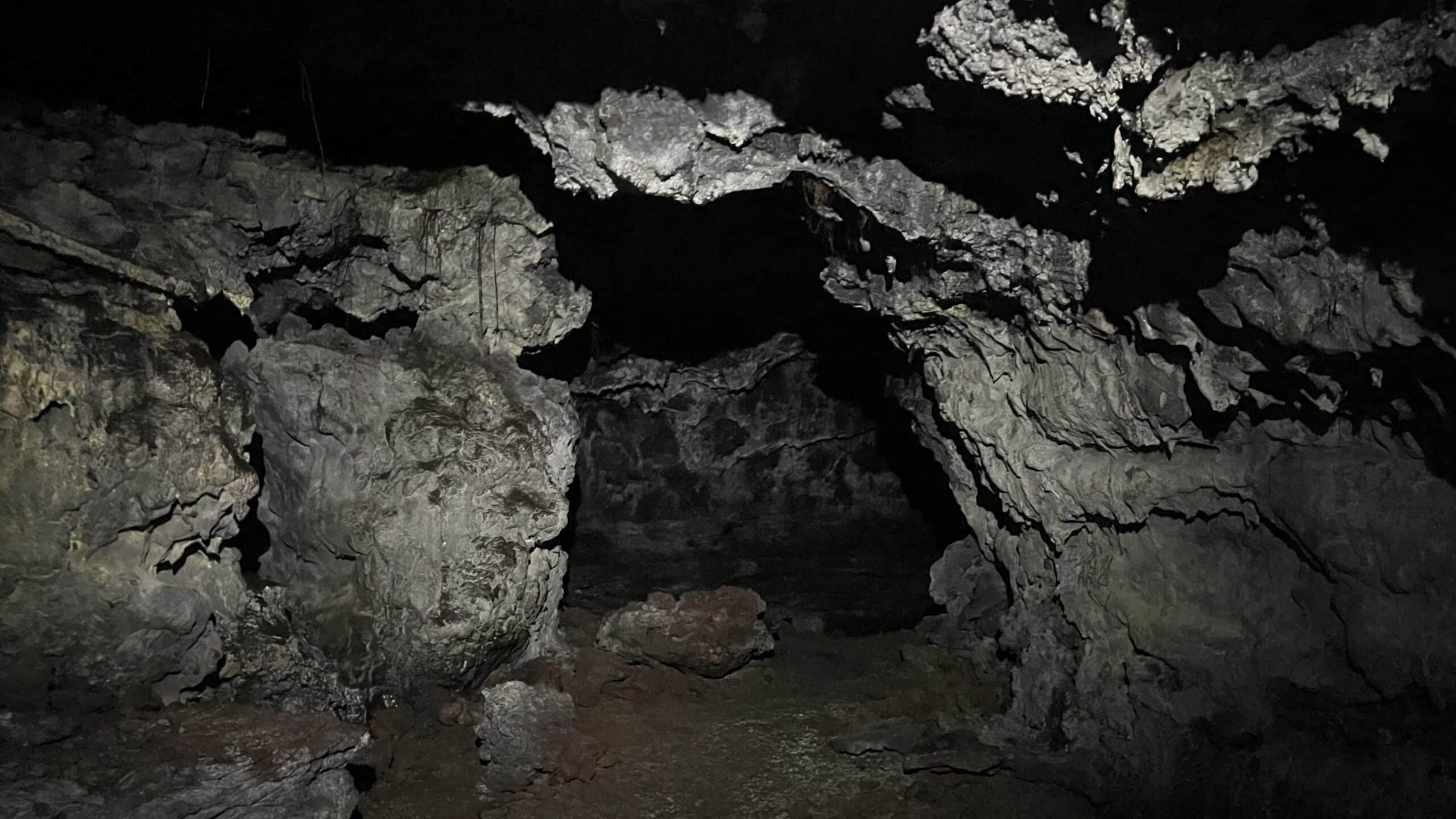 Tunnel de Lave Caverne Gendarme | Tunnel de lave Réunion | Randonnée Tunnel de lave La Réunion | Le Monde de Chloé