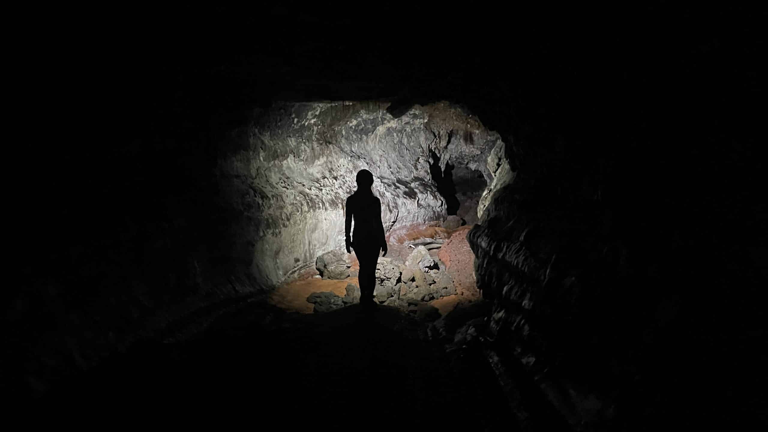Tunnel de Lave Caverne Gendarme | Tunnel de lave Réunion | Randonnée Tunnel de lave La Réunion | Le Monde de Chloé