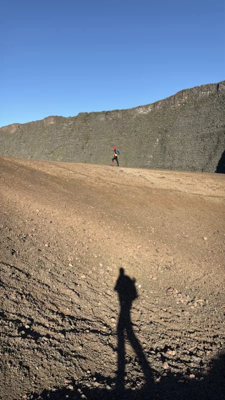 Le Monde de Chloe 2025 Randonnee a La Reunion Randonnee au Piton de la Fournaise Volcan Tresor de La Reunion IMG 3048 450x800 jpg