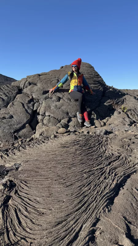 Le Monde de Chloe 2025 Randonnee a La Reunion Randonnee au Piton de la Fournaise Volcan Tresor de La Reunion IMG 3171 450x800 jpg