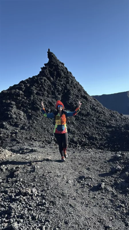 Le Monde de Chloe 2025 Randonnee a La Reunion Randonnee au Piton de la Fournaise Volcan Tresor de La Reunion IMG 3220 450x800 jpg