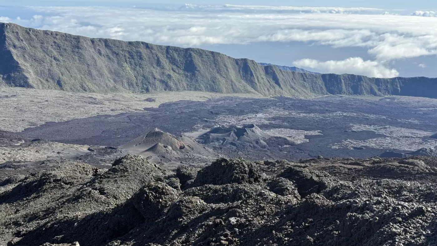 Le Monde de Chloe 2025 Randonnee a La Reunion Randonnee au Piton de la Fournaise Volcan Tresor de La Reunion IMG 3340 1400x788 jpg