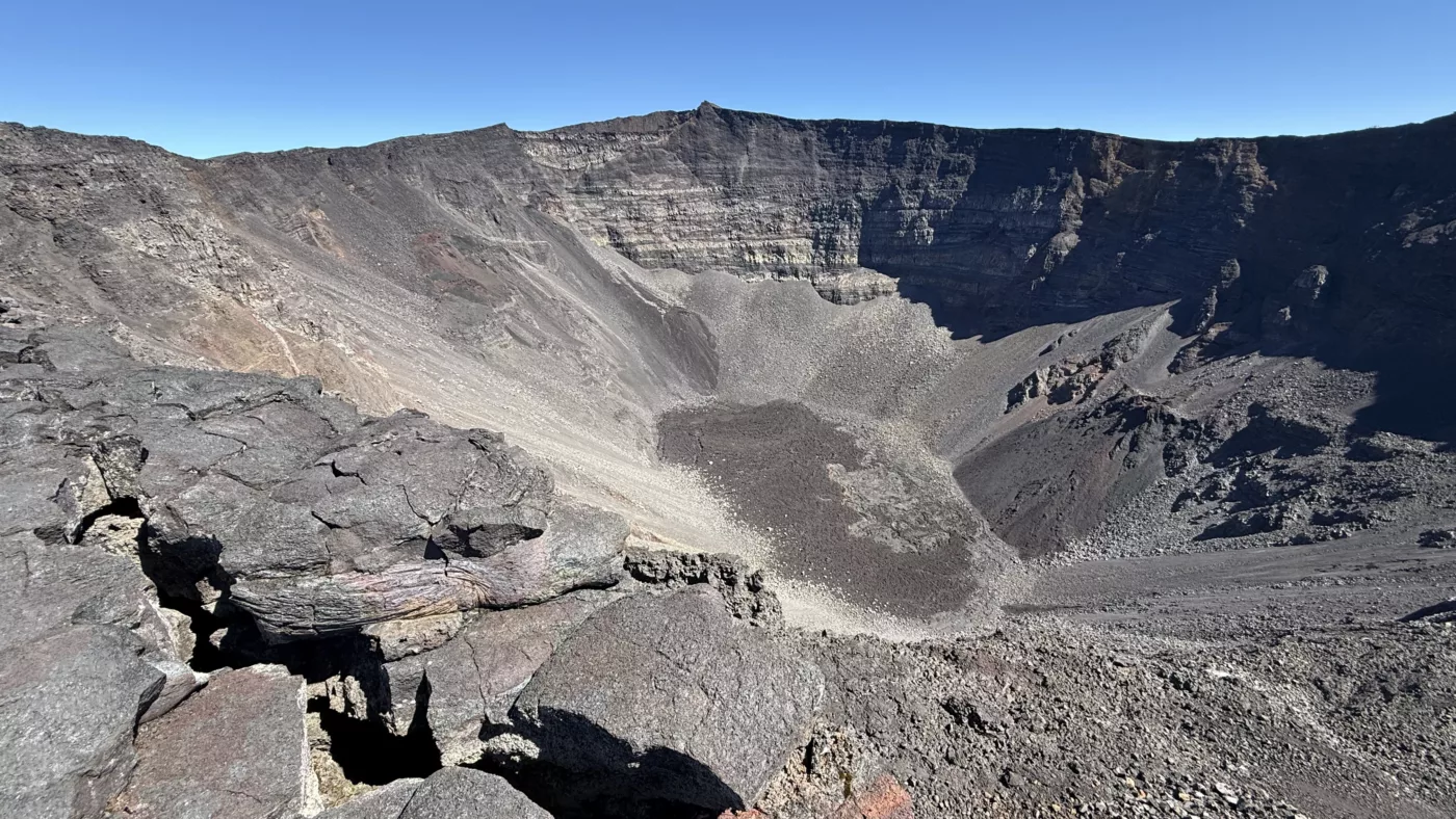 Le Monde de Chloe 2025 Randonnee a La Reunion Randonnee au Piton de la Fournaise Volcan Tresor de La Reunion IMG 3977 1400x788 jpg