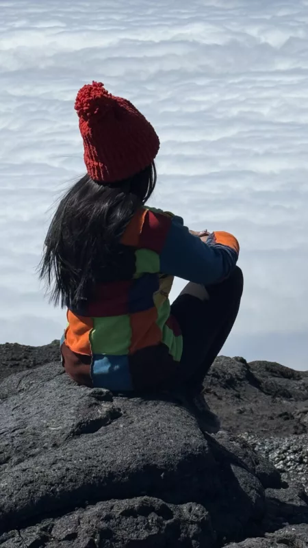 Le Monde de Chloe 2025 Randonnee a La Reunion Randonnee au Piton de la Fournaise Volcan Tresor de La Reunion IMG 4002 450x800 jpg
