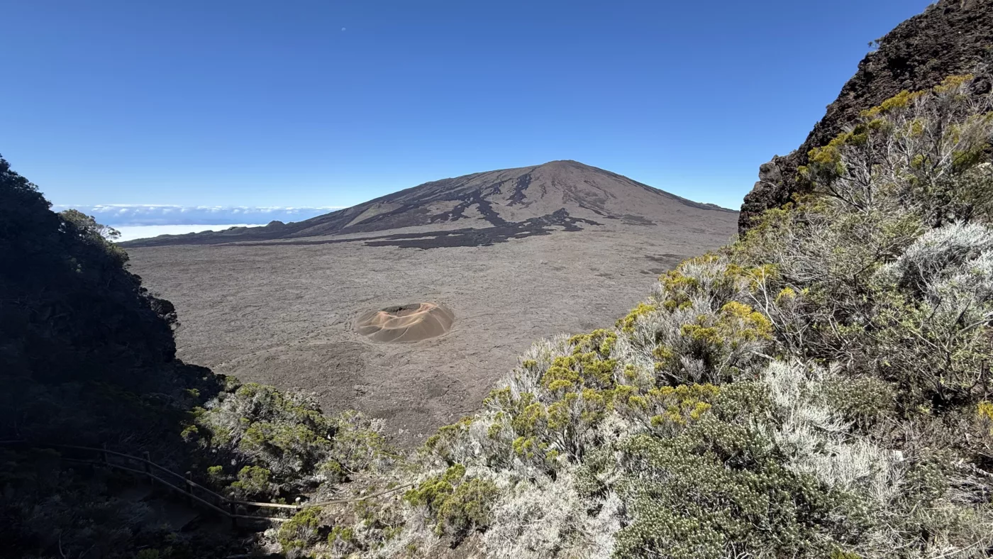 Le Monde de Chloe 2025 Randonnee a La Reunion Randonnee au Piton de la Fournaise Volcan Tresor de La Reunion IMG 4524 1400x788 jpg